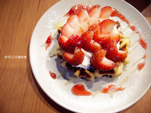 Waffle Please 比利時列日鬆餅專賣店(大安店)：[台北大安。下午茶] 近 捷運科技大樓站 Waffle Please 比利時列日鬆餅專賣店(大安店
