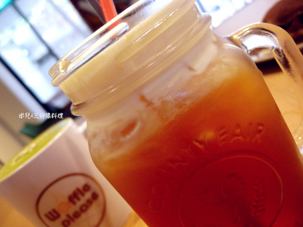 Waffle Please 比利時列日鬆餅專賣店(大安店)：[台北大安。下午茶] 近 捷運科技大樓站 Waffle Please 比利時列日鬆餅專賣店(大安店