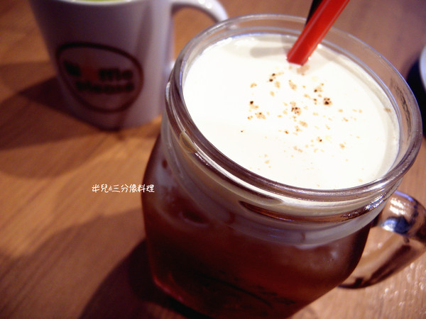 Waffle Please 比利時列日鬆餅專賣店(大安店)：[台北大安。下午茶] 近 捷運科技大樓站 Waffle Please 比利時列日鬆餅專賣店(大安店