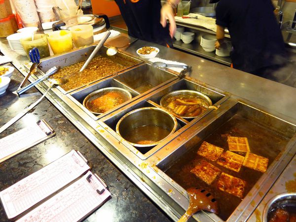 【三重美食】四方阿九-濃厚香氣的魯肉飯&不輸給清水廟口的排骨湯