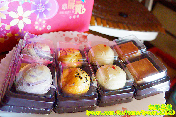 展翼烘焙坊：【宅配】中秋x月餅...低油鹽糖..還有西瓜吐司喔!《展翼烘焙庇護工場》