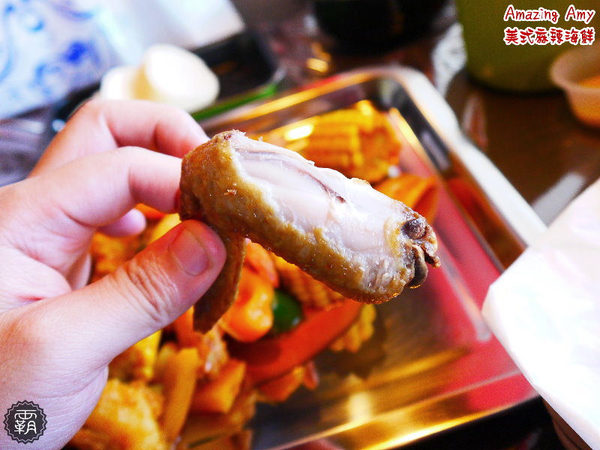 Amazing Amy神奇艾米美式麻辣海鮮：Amazing Amy神奇艾米美式麻辣海鮮，穿圍兜手套豪邁用餐！