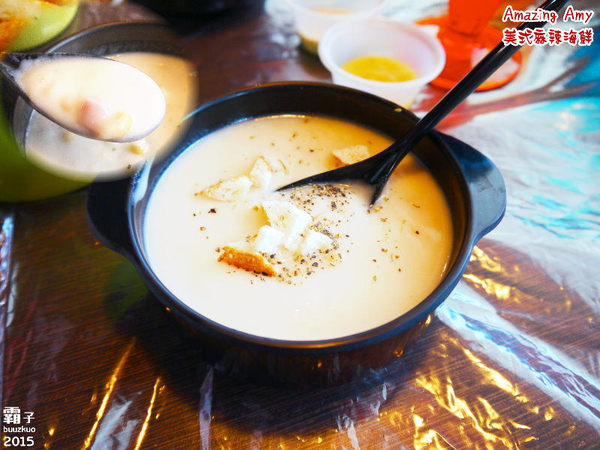 Amazing Amy神奇艾米美式麻辣海鮮：Amazing Amy神奇艾米美式麻辣海鮮，穿圍兜手套豪邁用餐！