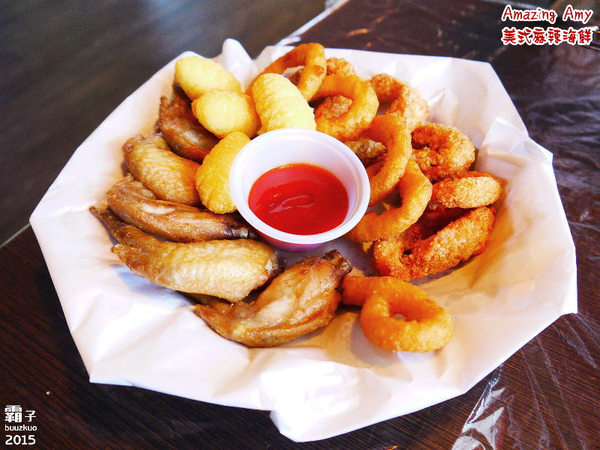 Amazing Amy神奇艾米美式麻辣海鮮：Amazing Amy神奇艾米美式麻辣海鮮，穿圍兜手套豪邁用餐！