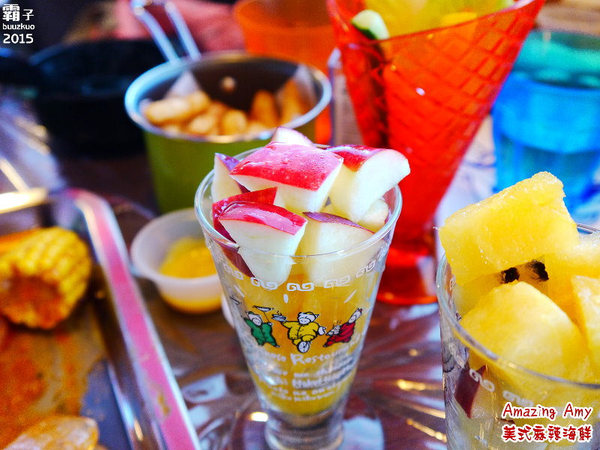 Amazing Amy神奇艾米美式麻辣海鮮：Amazing Amy神奇艾米美式麻辣海鮮，穿圍兜手套豪邁用餐！