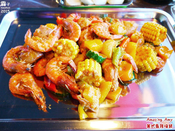 Amazing Amy神奇艾米美式麻辣海鮮：Amazing Amy神奇艾米美式麻辣海鮮，穿圍兜手套豪邁用餐！