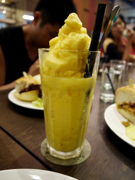 木門咖啡Wooden Door：[台中南屯區]木門咖啡-Wooden Door，三、五好友聊天，放鬆心情的好去處