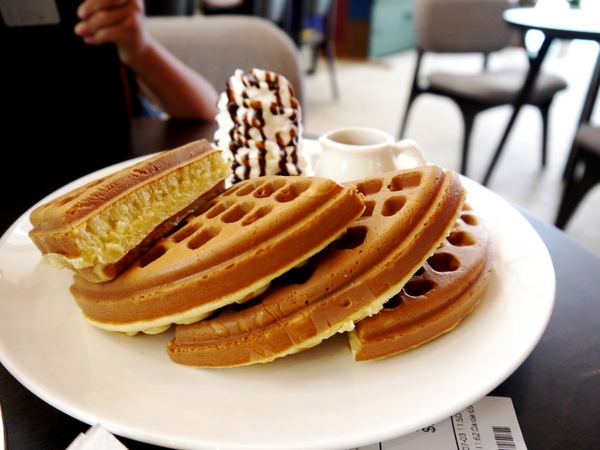 木門咖啡Wooden Door：[台中南屯區]木門咖啡-Wooden Door，三、五好友聊天，放鬆心情的好去處