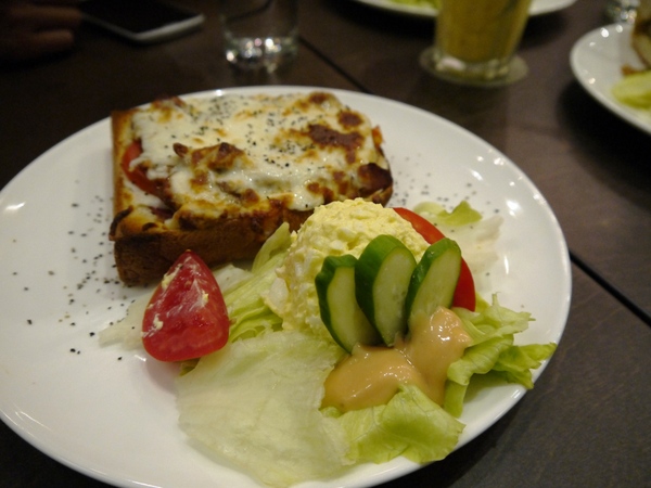 木門咖啡Wooden Door：[台中南屯區]木門咖啡-Wooden Door，三、五好友聊天，放鬆心情的好去處