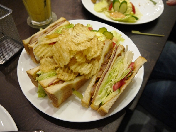 木門咖啡Wooden Door：[台中南屯區]木門咖啡-Wooden Door，三、五好友聊天，放鬆心情的好去處