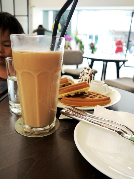 木門咖啡Wooden Door：[台中南屯區]木門咖啡-Wooden Door，三、五好友聊天，放鬆心情的好去處