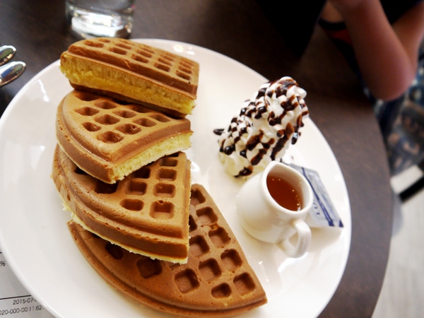 木門咖啡Wooden Door：[台中南屯區]木門咖啡-Wooden Door，三、五好友聊天，放鬆心情的好去處