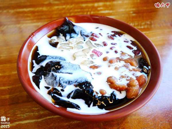 嘛六甲傳統豆花：嘛六甲豆花，傳統豆花好吃，嫩仙草也值得一嚐～