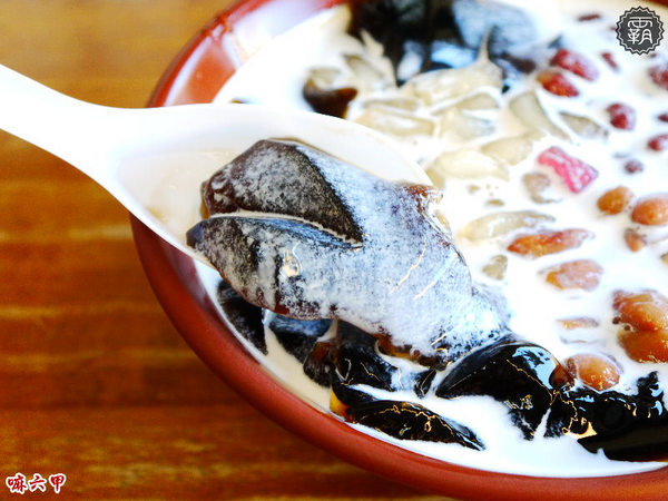 嘛六甲傳統豆花：嘛六甲豆花，傳統豆花好吃，嫩仙草也值得一嚐～