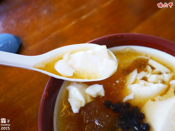 嘛六甲傳統豆花：嘛六甲豆花，傳統豆花好吃，嫩仙草也值得一嚐～