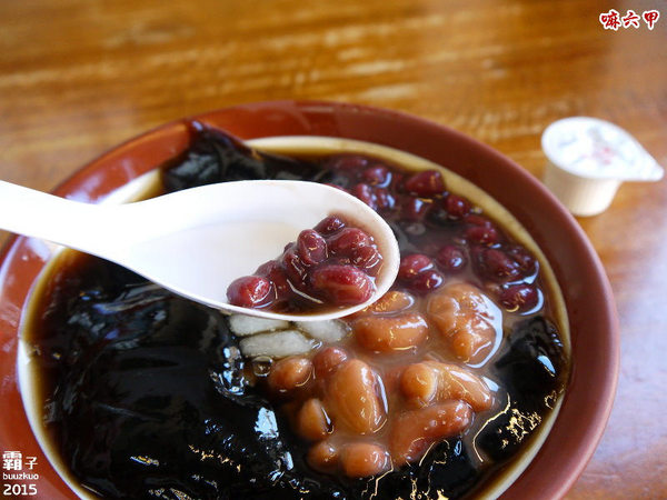 嘛六甲傳統豆花：嘛六甲豆花，傳統豆花好吃，嫩仙草也值得一嚐～