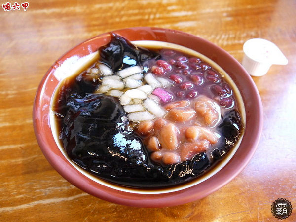 嘛六甲傳統豆花：嘛六甲豆花，傳統豆花好吃，嫩仙草也值得一嚐～