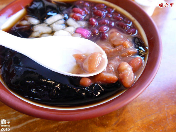 嘛六甲傳統豆花：嘛六甲豆花，傳統豆花好吃，嫩仙草也值得一嚐～