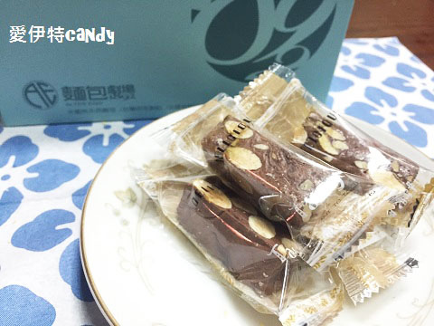 麵包劇場 Alter Ego 1892：『宅配零嘴_麵包劇場 Alter Ego 1892』綿密的舒芙蕾蛋糕，更特別的大手筆的草莓牛軋糖阿~~