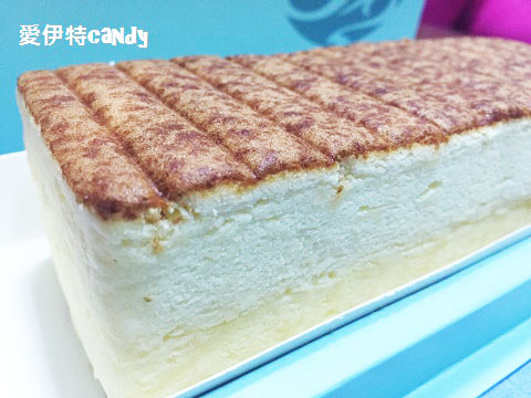 麵包劇場 Alter Ego 1892：『宅配零嘴_麵包劇場 Alter Ego 1892』綿密的舒芙蕾蛋糕，更特別的大手筆的草莓牛軋糖阿~~