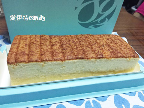 麵包劇場 Alter Ego 1892：『宅配零嘴_麵包劇場 Alter Ego 1892』綿密的舒芙蕾蛋糕，更特別的大手筆的草莓牛軋糖阿~~