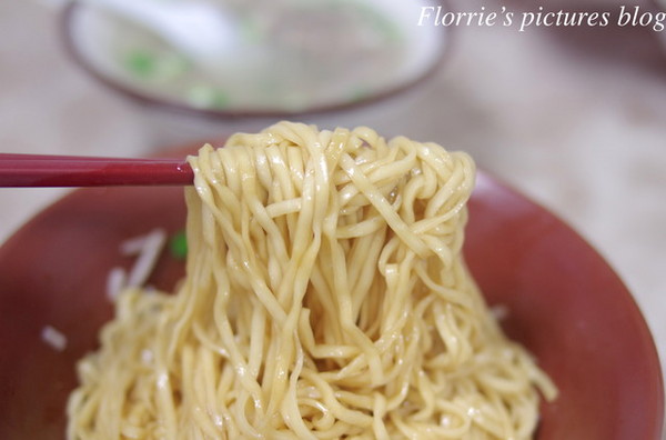 周家烏醋乾麵：土城區美食~周家烏醋乾麵~簡單味美的小店！