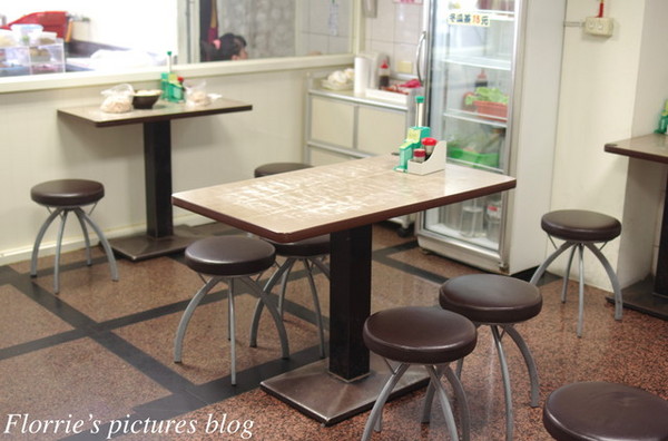 周家烏醋乾麵：土城區美食~周家烏醋乾麵~簡單味美的小店！