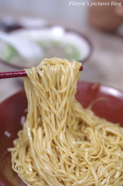 周家烏醋乾麵：土城區美食~周家烏醋乾麵~簡單味美的小店！