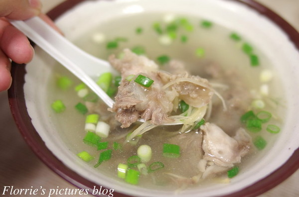 周家烏醋乾麵：土城區美食~周家烏醋乾麵~簡單味美的小店！