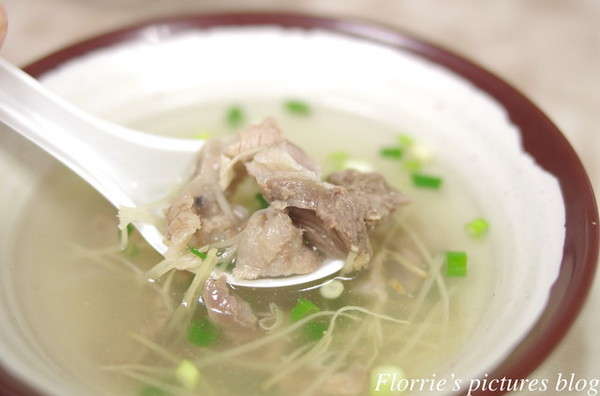周家烏醋乾麵：土城區美食~周家烏醋乾麵~簡單味美的小店！