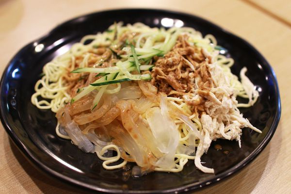 【新莊美食】新月涼麵-誰說涼麵就只能有麵?也能有肉有蛋