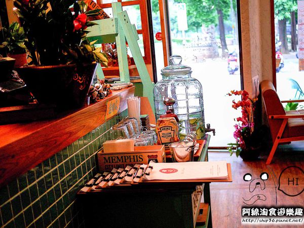 【桃園早午餐】小咩手作輕食廚房-女孩最愛!!色彩繽紛可愛小店．早午餐/漢堡/甜點/咖啡