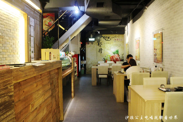 牛ㄅㄟㄅㄟ台灣溫體牛涮牛肉：東區火鍋『牛ㄅㄟㄅㄟ台灣溫體牛涮牛肉』熱炒／商業午餐／消夜/近星據點