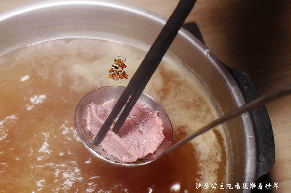 牛ㄅㄟㄅㄟ台灣溫體牛涮牛肉：東區火鍋『牛ㄅㄟㄅㄟ台灣溫體牛涮牛肉』熱炒／商業午餐／消夜/近星據點