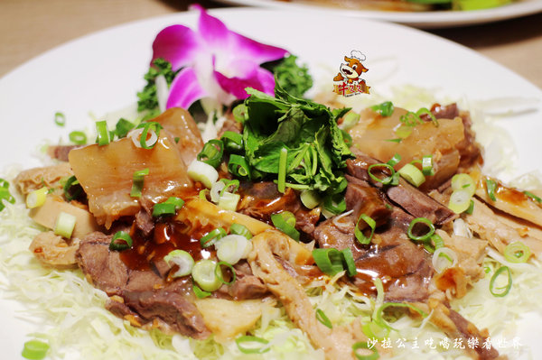 牛ㄅㄟㄅㄟ台灣溫體牛涮牛肉：東區火鍋『牛ㄅㄟㄅㄟ台灣溫體牛涮牛肉』熱炒／商業午餐／消夜/近星據點