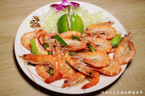 牛ㄅㄟㄅㄟ台灣溫體牛涮牛肉：東區火鍋『牛ㄅㄟㄅㄟ台灣溫體牛涮牛肉』熱炒／商業午餐／消夜/近星據點