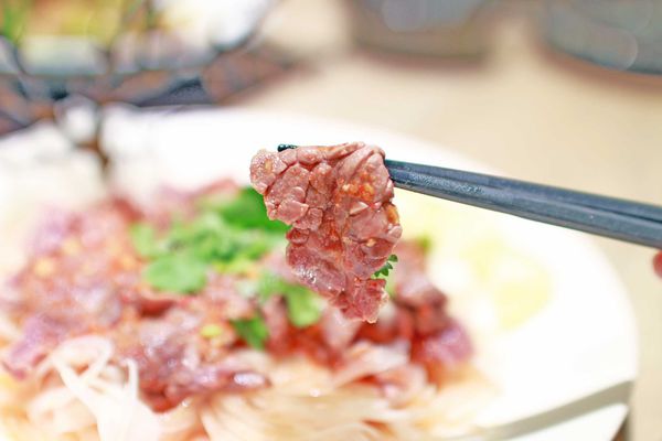 【台北餐廳】牛ㄅㄟㄅㄟ-台灣溫體黃牛涮牛肉火鍋，美味直送