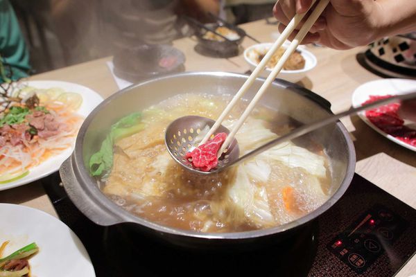 【台北餐廳】牛ㄅㄟㄅㄟ-台灣溫體黃牛涮牛肉火鍋，美味直送