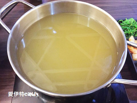 魔樂鍋：『台中逢甲_魔樂鍋』徜徉在音樂與魔術之間，平價的高檔享受