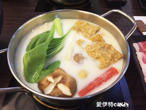 魔樂鍋：『台中逢甲_魔樂鍋』徜徉在音樂與魔術之間，平價的高檔享受