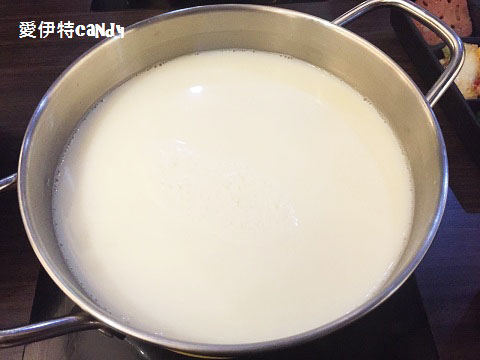 魔樂鍋：『台中逢甲_魔樂鍋』徜徉在音樂與魔術之間，平價的高檔享受