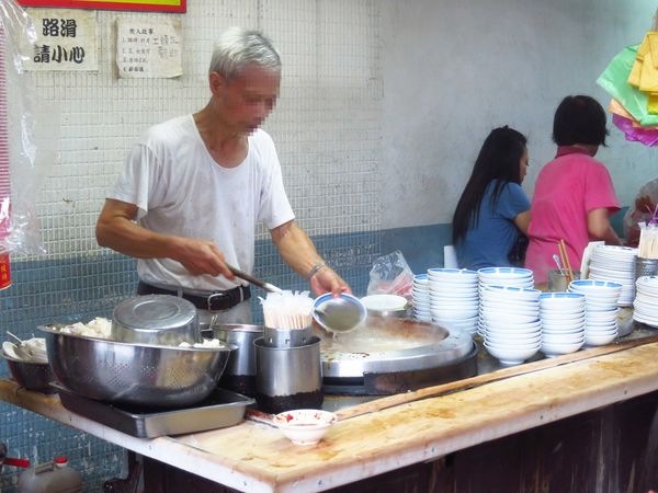 【三重美食】朱記花枝羹-超人氣排隊美食老店
