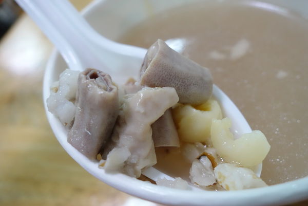 高雄肉圓：高雄肉圓 ~ 賣了半甲子從小攤車賣到店面的手工肉圓 -捷運新店站