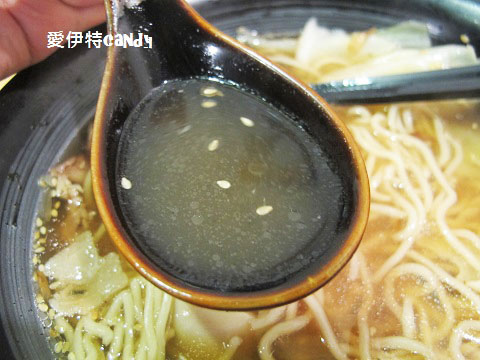 橫手屋(彰化員林店)：『彰化員林_橫手屋』特調豚骨拉麵湯頭好甜阿~~天婦羅拼盤好豐富呢！