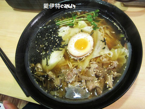 橫手屋(彰化員林店)：『彰化員林_橫手屋』特調豚骨拉麵湯頭好甜阿~~天婦羅拼盤好豐富呢！