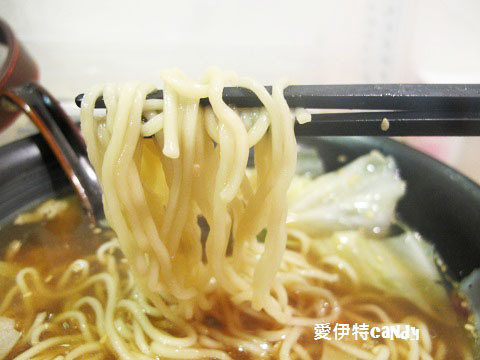 橫手屋(彰化員林店)：『彰化員林_橫手屋』特調豚骨拉麵湯頭好甜阿~~天婦羅拼盤好豐富呢！