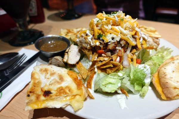 Chili's Grill & Bar 美式休閒餐廳 (大直店)：(胖樺食記)大直美麗華” Chili's 美式休閒餐廳”，超好吃的義大利麵和開胃菜/捷運劍南站/赫士盟餐飲集團