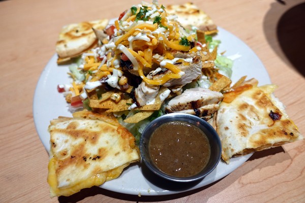 Chili's Grill & Bar 美式休閒餐廳 (大直店)：(胖樺食記)大直美麗華” Chili's 美式休閒餐廳”，超好吃的義大利麵和開胃菜/捷運劍南站/赫士盟餐飲集團