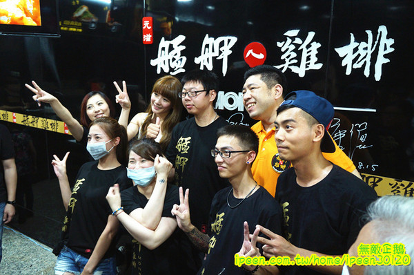 艋舺雞排(台南中正店):【台南-中西區】綜藝天王NONO打造的雞排!~饒舌天王 玖壹壹唱的