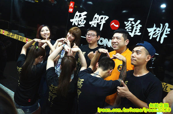 艋舺雞排(台南中正店):【台南-中西區】綜藝天王NONO打造的雞排!~饒舌天王 玖壹壹唱的